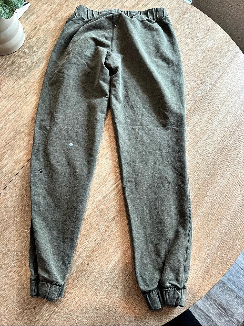 Lululemon Pleated Tapered Jogger Olive Green Pants-Preloved - Picture 2 of 7